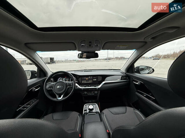 Чорний Кіа Niro, об'ємом двигуна 0 л та пробігом 71 тис. км за 22400 $, фото 33 на Automoto.ua