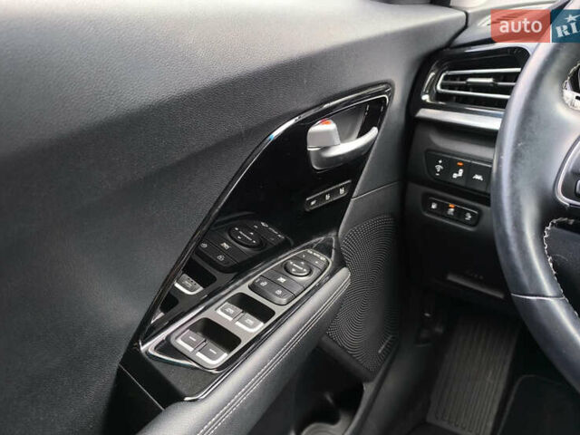 Черный Киа Niro, объемом двигателя 1.62 л и пробегом 45 тыс. км за 4500 $, фото 10 на Automoto.ua