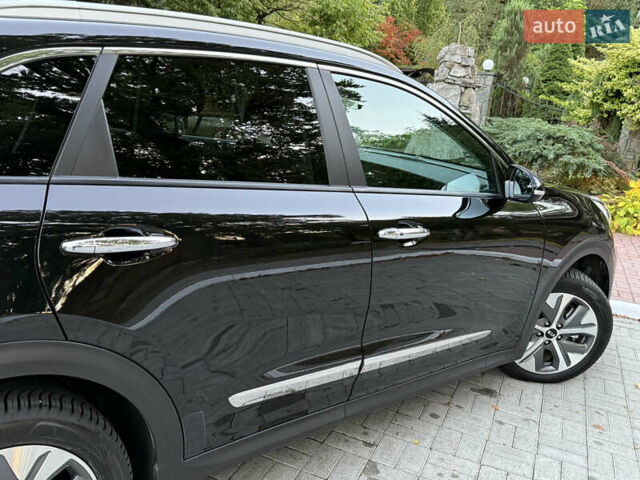 Чорний Кіа Niro, об'ємом двигуна 0 л та пробігом 123 тис. км за 17899 $, фото 27 на Automoto.ua
