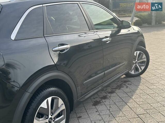 Чорний Кіа Niro, об'ємом двигуна 0 л та пробігом 117 тис. км за 18870 $, фото 9 на Automoto.ua