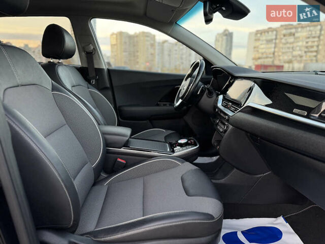 Чорний Кіа Niro, об'ємом двигуна 0 л та пробігом 155 тис. км за 20300 $, фото 46 на Automoto.ua