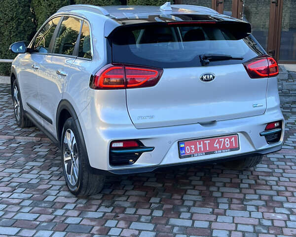 Черный Киа Niro, объемом двигателя 0 л и пробегом 88 тыс. км за 18500 $, фото 13 на Automoto.ua