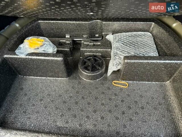 Чорний Кіа Niro, об'ємом двигуна 0 л та пробігом 84 тис. км за 19200 $, фото 23 на Automoto.ua