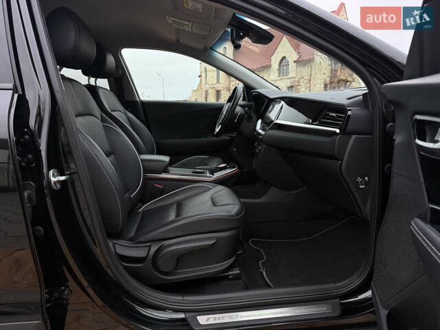Чорний Кіа Niro, об'ємом двигуна 0 л та пробігом 138 тис. км за 19750 $, фото 48 на Automoto.ua