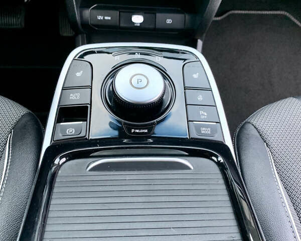 Черный Киа Niro, объемом двигателя 0 л и пробегом 94 тыс. км за 17900 $, фото 101 на Automoto.ua
