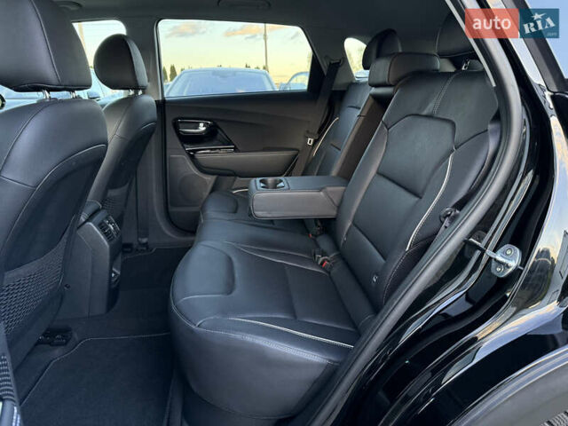 Черный Киа Niro, объемом двигателя 0 л и пробегом 88 тыс. км за 23900 $, фото 99 на Automoto.ua