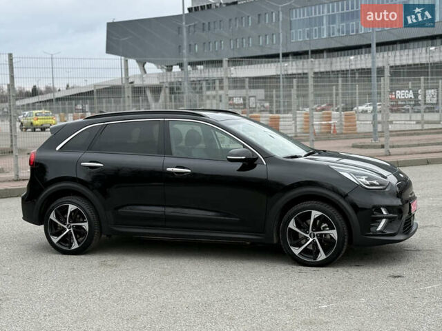 Чорний Кіа Niro, об'ємом двигуна 0 л та пробігом 71 тис. км за 22400 $, фото 10 на Automoto.ua