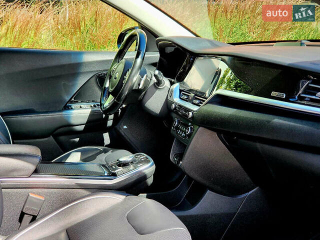 Чорний Кіа Niro, об'ємом двигуна 0 л та пробігом 139 тис. км за 18999 $, фото 11 на Automoto.ua