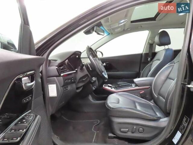 Черный Киа Niro, объемом двигателя 0 л и пробегом 130 тыс. км за 19999 $, фото 5 на Automoto.ua