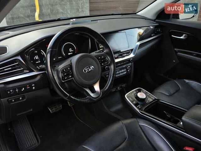Чорний Кіа Niro, об'ємом двигуна 0 л та пробігом 141 тис. км за 18999 $, фото 23 на Automoto.ua
