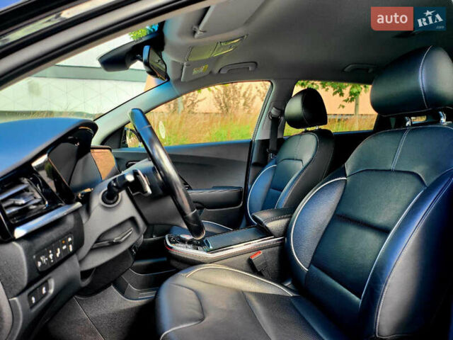 Чорний Кіа Niro, об'ємом двигуна 0 л та пробігом 139 тис. км за 18999 $, фото 19 на Automoto.ua