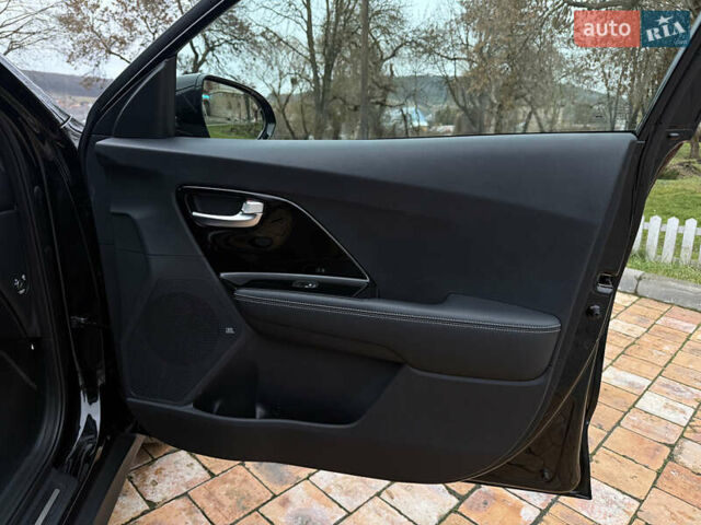 Чорний Кіа Niro, об'ємом двигуна 0 л та пробігом 138 тис. км за 19750 $, фото 57 на Automoto.ua