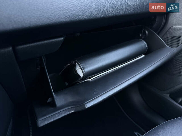 Чорний Кіа Niro, об'ємом двигуна 0 л та пробігом 88 тис. км за 24900 $, фото 83 на Automoto.ua