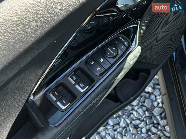 Черный Киа Niro, объемом двигателя 0 л и пробегом 59 тыс. км за 23900 $, фото 9 на Automoto.ua