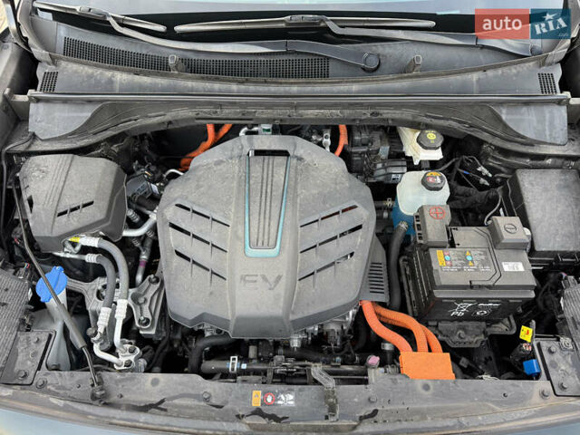 Чорний Кіа Niro, об'ємом двигуна 0 л та пробігом 155 тис. км за 20300 $, фото 5 на Automoto.ua