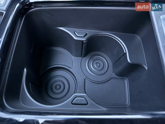 Чорний Кіа Niro, об'ємом двигуна 0 л та пробігом 88 тис. км за 24900 $, фото 81 на Automoto.ua