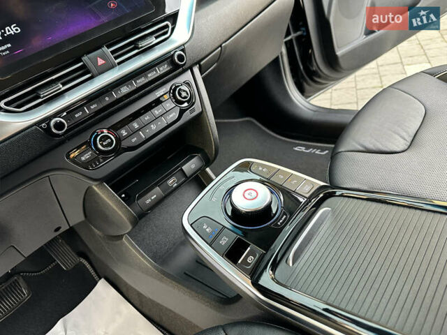 Чорний Кіа Niro, об'ємом двигуна 0 л та пробігом 51 тис. км за 21500 $, фото 56 на Automoto.ua