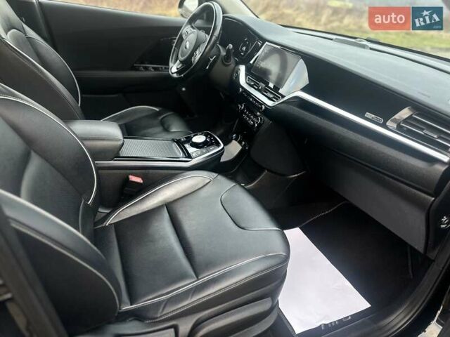 Чорний Кіа Niro, об'ємом двигуна 0 л та пробігом 117 тис. км за 18870 $, фото 45 на Automoto.ua
