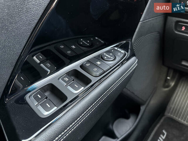 Черный Киа Niro, объемом двигателя 0 л и пробегом 80 тыс. км за 21850 $, фото 63 на Automoto.ua