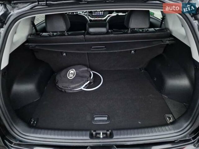 Черный Киа Niro, объемом двигателя 0 л и пробегом 65 тыс. км за 20800 $, фото 51 на Automoto.ua