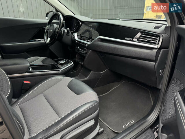 Черный Киа Niro, объемом двигателя 0 л и пробегом 137 тыс. км за 18900 $, фото 44 на Automoto.ua