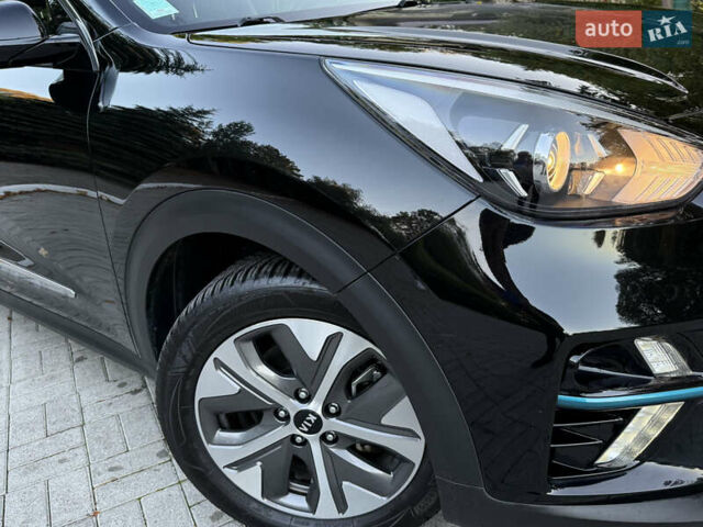 Чорний Кіа Niro, об'ємом двигуна 0 л та пробігом 123 тис. км за 17899 $, фото 10 на Automoto.ua