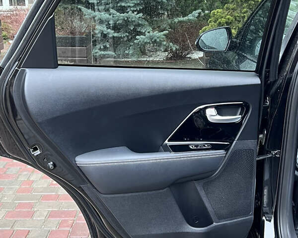 Черный Киа Niro, объемом двигателя 0 л и пробегом 117 тыс. км за 19200 $, фото 16 на Automoto.ua