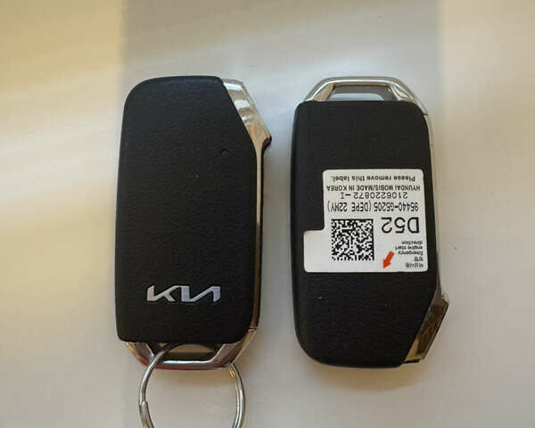 Чорний Кіа Niro, об'ємом двигуна 0 л та пробігом 118 тис. км за 17200 $, фото 13 на Automoto.ua