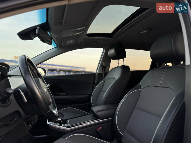 Чорний Кіа Niro, об'ємом двигуна 0 л та пробігом 155 тис. км за 20300 $, фото 38 на Automoto.ua