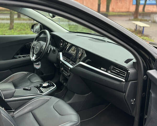 Чорний Кіа Niro, об'ємом двигуна 0 л та пробігом 93 тис. км за 18900 $, фото 25 на Automoto.ua