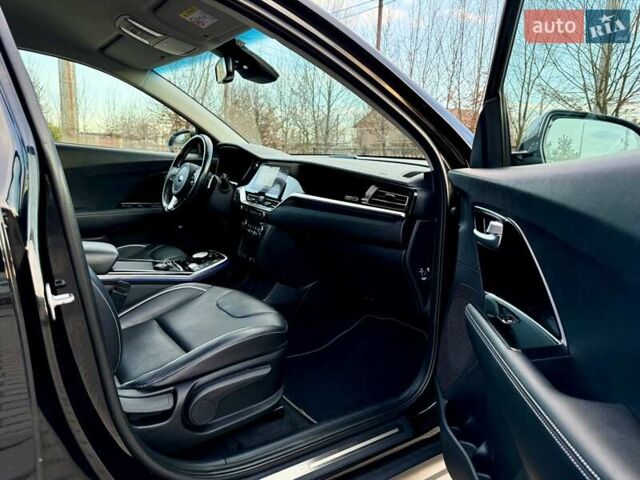 Черный Киа Niro, объемом двигателя 0 л и пробегом 89 тыс. км за 19350 $, фото 72 на Automoto.ua