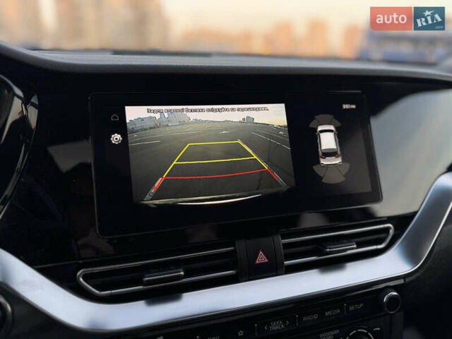 Чорний Кіа Niro, об'ємом двигуна 0 л та пробігом 155 тис. км за 20300 $, фото 2 на Automoto.ua