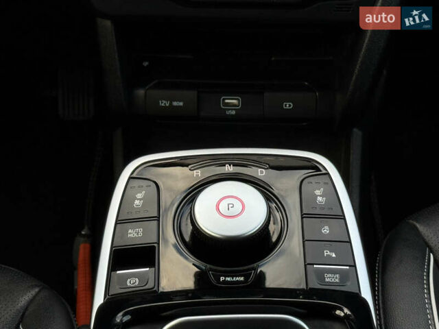 Чорний Кіа Niro, об'ємом двигуна 0 л та пробігом 84 тис. км за 19200 $, фото 29 на Automoto.ua