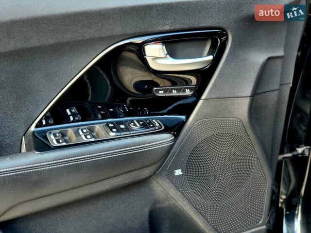 Чорний Кіа Niro, об'ємом двигуна 0 л та пробігом 139 тис. км за 18999 $, фото 18 на Automoto.ua