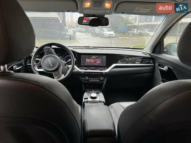 Чорний Кіа Niro, об'ємом двигуна 0 л та пробігом 118 тис. км за 17200 $, фото 6 на Automoto.ua