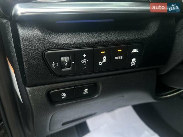 Чорний Кіа Niro, об'ємом двигуна 0 л та пробігом 117 тис. км за 18870 $, фото 34 на Automoto.ua