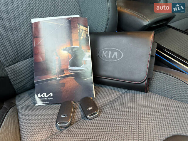 Чорний Кіа Niro, об'ємом двигуна 0 л та пробігом 123 тис. км за 17899 $, фото 43 на Automoto.ua