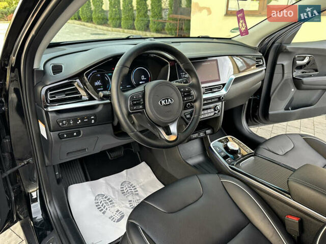 Чорний Кіа Niro, об'ємом двигуна 0 л та пробігом 51 тис. км за 21500 $, фото 47 на Automoto.ua