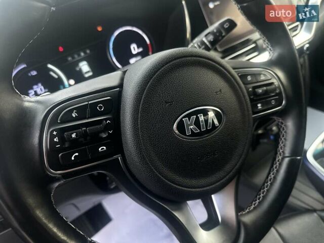 Чорний Кіа Niro, об'ємом двигуна 0 л та пробігом 117 тис. км за 18870 $, фото 29 на Automoto.ua