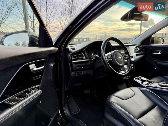 Черный Киа Niro, объемом двигателя 0 л и пробегом 89 тыс. км за 19350 $, фото 45 на Automoto.ua