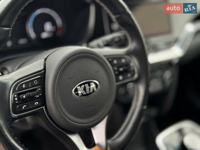 Черный Киа Niro, объемом двигателя 0 л и пробегом 96 тыс. км за 20999 $, фото 31 на Automoto.ua