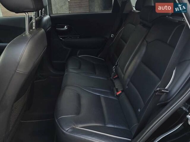 Чорний Кіа Niro, об'ємом двигуна 0 л та пробігом 141 тис. км за 18999 $, фото 29 на Automoto.ua