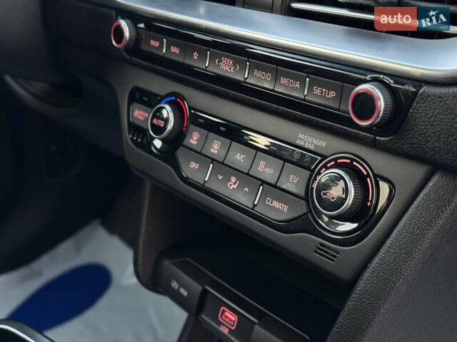 Чорний Кіа Niro, об'ємом двигуна 0 л та пробігом 155 тис. км за 20300 $, фото 43 на Automoto.ua