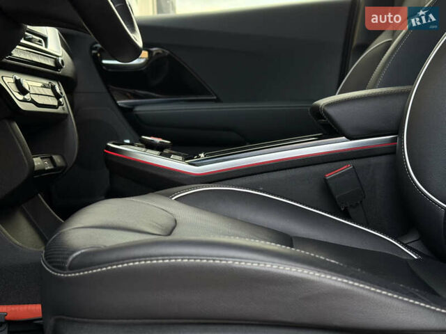 Черный Киа Niro, объемом двигателя 0 л и пробегом 109 тыс. км за 19900 $, фото 24 на Automoto.ua