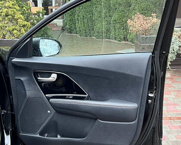 Черный Киа Niro, объемом двигателя 0 л и пробегом 117 тыс. км за 19200 $, фото 18 на Automoto.ua