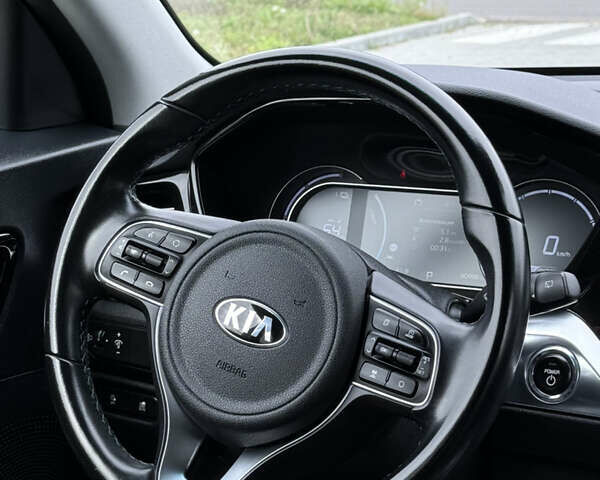 Черный Киа Niro, объемом двигателя 0 л и пробегом 80 тыс. км за 19650 $, фото 88 на Automoto.ua