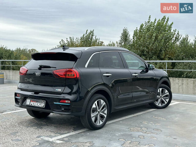 Чорний Кіа Niro, об'ємом двигуна 0 л та пробігом 154 тис. км за 19799 $, фото 4 на Automoto.ua