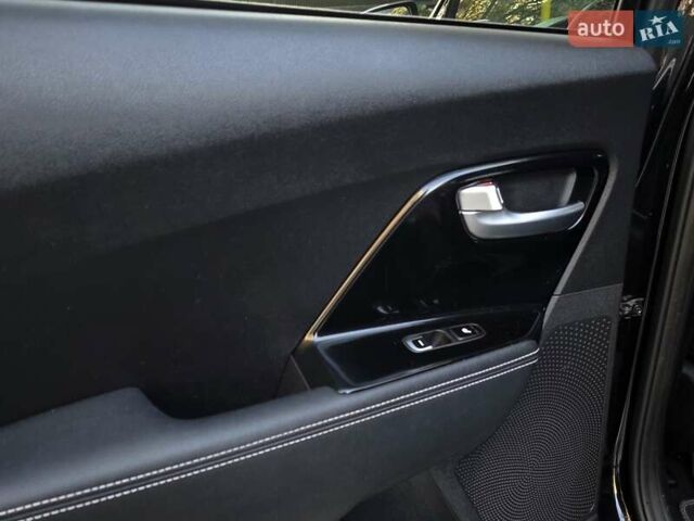 Чорний Кіа Niro, об'ємом двигуна 0 л та пробігом 141 тис. км за 18999 $, фото 28 на Automoto.ua