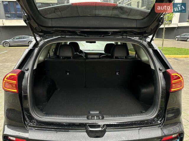 Чорний Кіа Niro, об'ємом двигуна 0 л та пробігом 118 тис. км за 17200 $, фото 9 на Automoto.ua