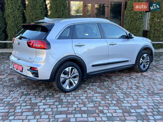 Черный Киа Niro, объемом двигателя 0 л и пробегом 88 тыс. км за 18500 $, фото 6 на Automoto.ua